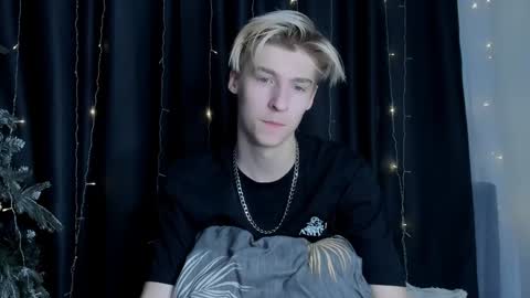 Snapshot of mrsexycum4u chatting on February 2025 04:37:01 AM Adam online show from February 2025 04:37:01 AM