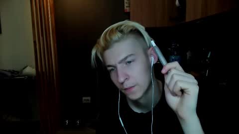 Snapshot of mrsexycum4u chatting on February 2025 07:28:02 PM Adam online show from February 2025 07:28:02 PM