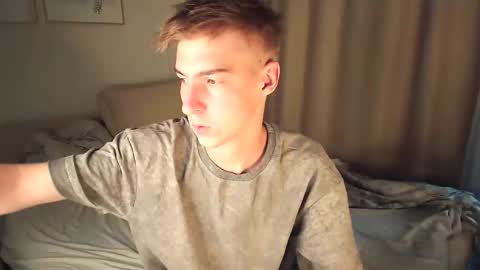 Snapshot of mrsexycum4u chatting on September 2025 04:01:02 AM Adam online show from September 2025 04:01:02 AM