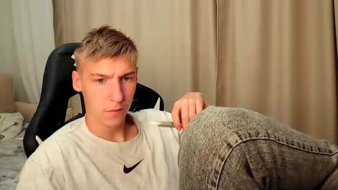 Snapshot of mrsexycum4u chatting on September 2025 08:47:01 AM Adam online show from September 2025 08:47:01 AM