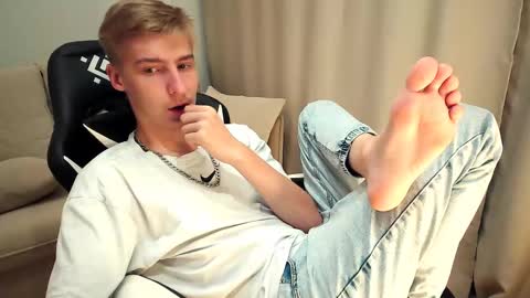 Snapshot of mrsexycum4u chatting on September 2025 08:46:01 PM Adam online show from September 2025 08:46:01 PM