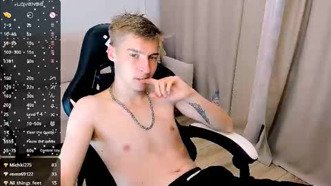 Snapshot of mrsexycum4u chatting on October 2025 01:56:01 AM Adam online show from October 2025 01:56:01 AM