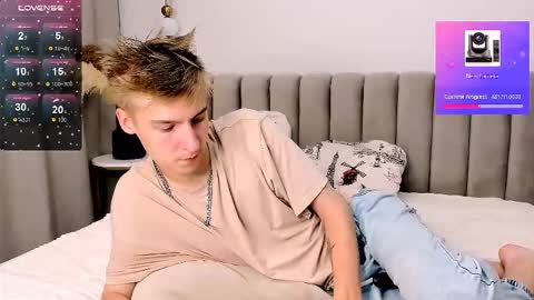 Snapshot of mrsexycum4u chatting on October 2025 09:56:01 PM Adam online show from October 2025 09:56:01 PM