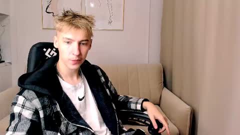 Snapshot of mrsexycum4u chatting on October 2025 10:58:02 AM Adam online show from October 2025 10:58:02 AM