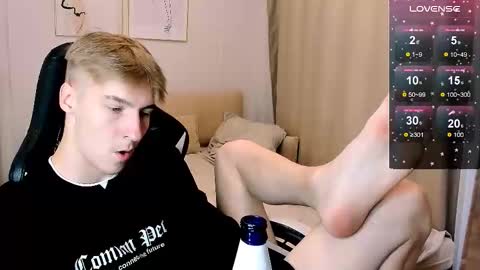 Snapshot of mrsexycum4u chatting on October 2025 09:46:02 AM Adam online show from October 2025 09:46:02 AM