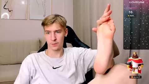 Snapshot of mrsexycum4u chatting on November 2025 04:07:01 PM Adam online show from November 2025 04:07:01 PM