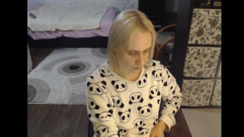 Snapshot of mrsluck chatting on January 2026 03:06:01 PM Sasha online show from January 2026 03:06:01 PM