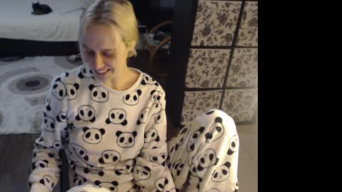 Snapshot of mrsluck chatting on February 2026 11:01:01 PM Sasha online show from February 2026 11:01:01 PM