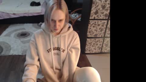 Snapshot of mrsluck chatting on February 2026 04:03:02 PM Sasha online show from February 2026 04:03:02 PM