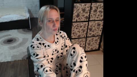 Snapshot of mrsluck chatting on March 2026 06:40:02 PM Sasha online show from March 2026 06:40:02 PM