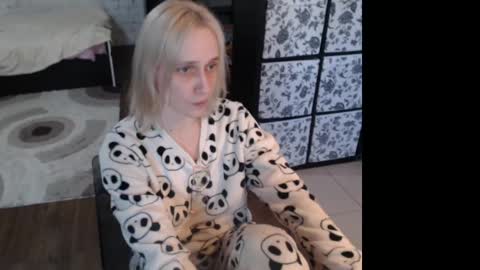 Snapshot of mrsluck chatting on April 2026 02:22:01 PM Sasha online show from April 2026 02:22:01 PM