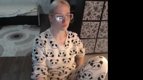 Snapshot of mrsluck chatting on April 2026 04:08:01 PM Sasha online show from April 2026 04:08:01 PM