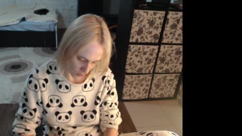 Snapshot of mrsluck chatting on April 2026 08:28:02 PM Sasha online show from April 2026 08:28:02 PM