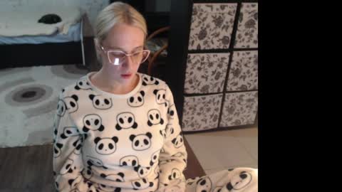 Snapshot of mrsluck chatting on April 2026 02:27:02 AM Sasha online show from April 2026 02:27:02 AM