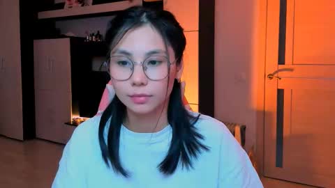 Snapshot of ms_emily_ chatting on November 2025 11:32:01 AM ms_emily_ online show from November 2025 11:32:01 AM