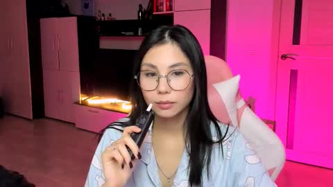 Snapshot of ms_emily_ chatting on November 2025 05:48:01 PM ms_emily_ online show from November 2025 05:48:01 PM