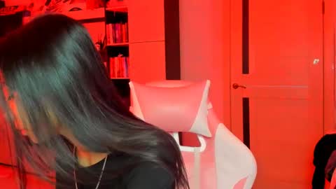 ms_emily_ online show from May 2026 06:04:02 PM