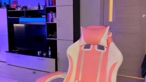 ms_emily_ online show from May 2026 11:52:02 AM
