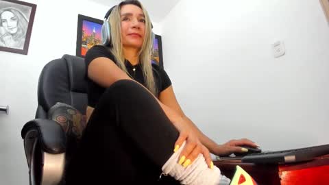 ms_lunarose online show from November 2025 12:55:01 AM