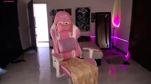 Manuela3 online show from March 2026 06:12:01 PM