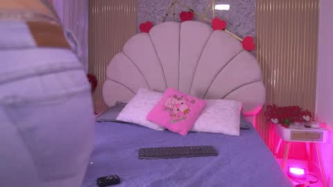 Manuela  online show from February 2026 03:10:01 AM