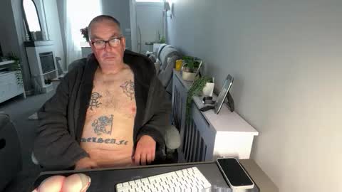 Snapshot of mtb1697 chatting on October 2025 09:06:02 AM mtb1697 online show from October 2025 09:06:02 AM