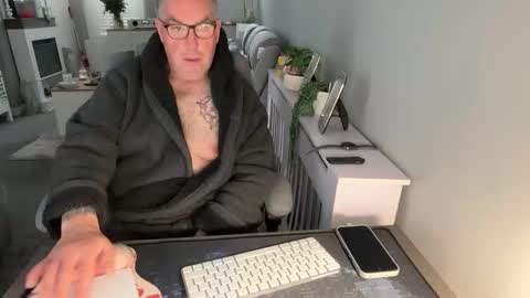 Snapshot of mtb1697 chatting on October 2025 09:21:02 AM mtb1697 online show from October 2025 09:21:02 AM