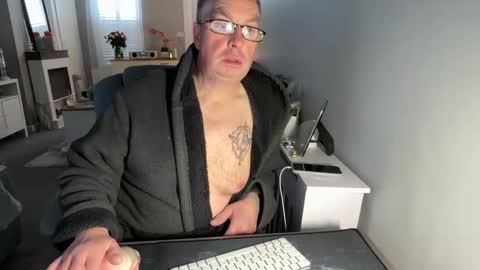 Snapshot of mtb1697 chatting on January 2026 09:00:02 AM mtb1697 online show from January 2026 09:00:02 AM