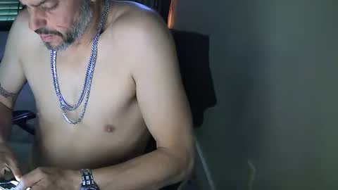 Snapshot of muffdiver718 chatting on January 2025 09:08:02 PM Muffdiver online show from January 2025 09:08:02 PM