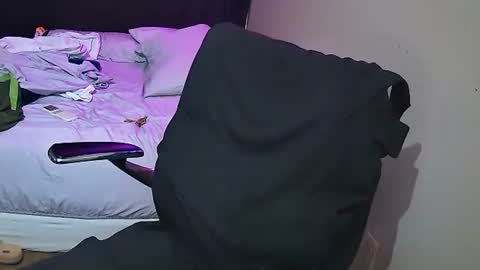 Snapshot of muffdiver718 chatting on February 2025 09:36:01 PM Muffdiver online show from February 2025 09:36:01 PM