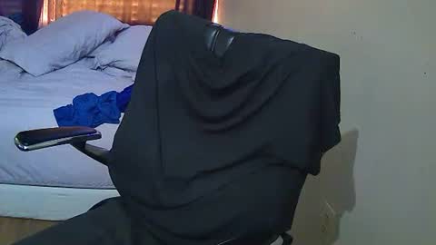 Snapshot of muffdiver718 chatting on February 2025 12:48:02 PM Muffdiver online show from February 2025 12:48:02 PM