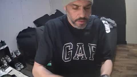 Snapshot of muffdiver718 chatting on February 2026 02:29:01 PM Muffdiver online show from February 2026 02:29:01 PM