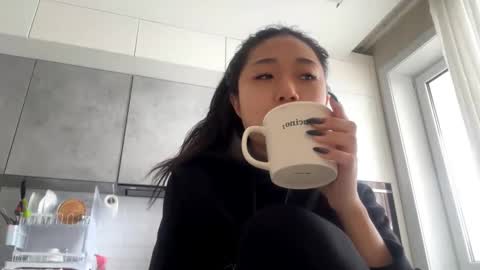 Mia online show from March 2026 02:07:01 AM