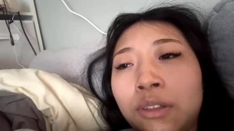 Mia online show from April 2026 10:19:02 PM