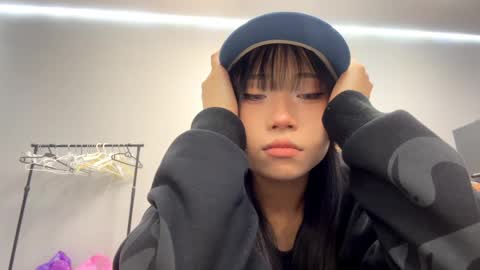 Mia online show from May 2026 07:04:01 AM