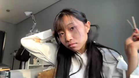 Mia online show from May 2026 07:58:01 AM