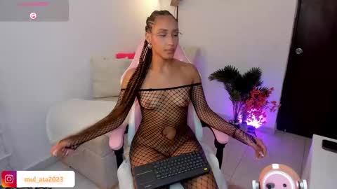 Snapshot of mulata_ch chatting on September 2025 12:23:02 AM HEY GUYS IF YOU LIKE SEXY SHOW YOU ARE IN THE CORRECT PLACE CU WENESDAY PVT OPEN TRANSMISSION TIME 5 PM - 10 PM COLOMBIA online show from September 2025 12:23:02 AM