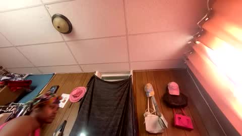 Snapshot of mumnxdor chatting on April 2026 05:18:01 PM mumnxdor online show from April 2026 05:18:01 PM