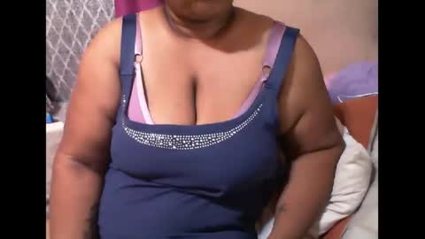 Snapshot of munniegalz1 chatting on January 2025 07:00:01 PM your angel online show from January 2025 07:00:01 PM