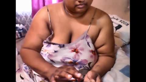 Snapshot of munniegalz1 chatting on February 2025 07:40:02 AM your angel online show from February 2025 07:40:02 AM