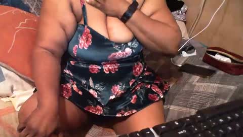 Snapshot of munniegalz1 chatting on February 2025 06:30:02 PM your angel online show from February 2025 06:30:02 PM