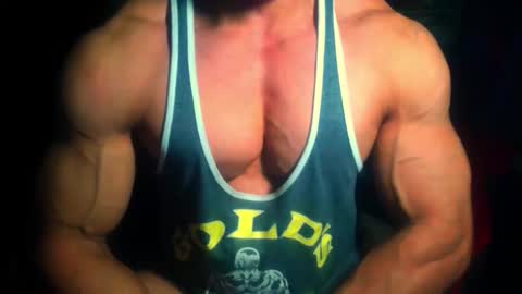 Snapshot of musclebredon chatting on November 2025 07:46:02 PM BRENDON online show from November 2025 07:46:02 PM