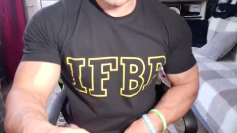 Snapshot of musclebredon chatting on January 2026 08:05:01 AM BRENDON online show from January 2026 08:05:01 AM