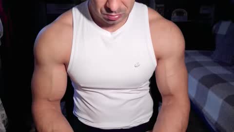 Snapshot of musclebredon chatting on January 2026 06:40:01 AM BRENDON online show from January 2026 06:40:01 AM