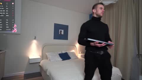 Snapshot of muscularfriend chatting on December 2025 03:52:02 PM Ivan online show from December 2025 03:52:02 PM