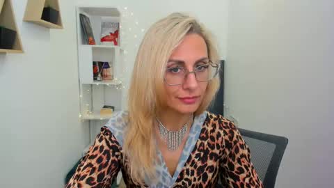 Snapshot of museofstage chatting on February 2025 02:32:01 PM Diana online show from February 2025 02:32:01 PM