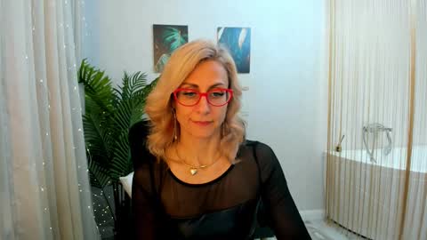 Snapshot of museofstage chatting on March 2025 05:38:02 PM Diana online show from March 2025 05:38:02 PM