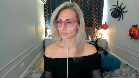 Snapshot of museofstage chatting on October 2025 11:31:01 AM Diana online show from October 2025 11:31:01 AM