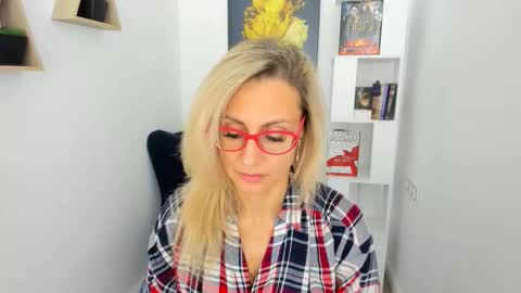 Snapshot of museofstage chatting on November 2025 11:32:02 AM Diana online show from November 2025 11:32:02 AM