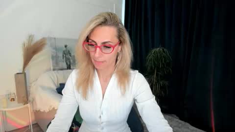 Snapshot of museofstage chatting on March 2026 11:33:02 AM Diana online show from March 2026 11:33:02 AM